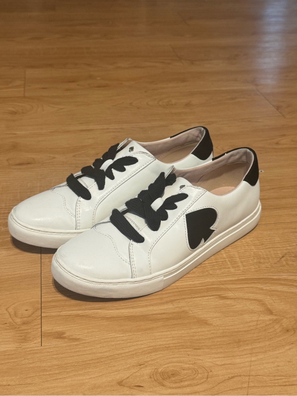 Kate Spade Fez White leather sneakers with black spade logo, size US 10B